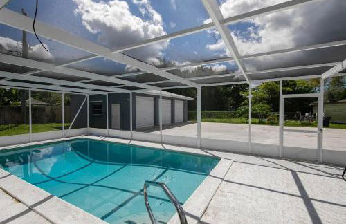 Spacious Home Sleeps 16 - Private Pool Near IMG - Foto 1