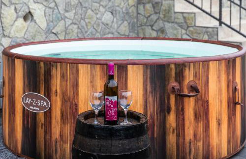 Apartment Stone and Wood - Photo 8