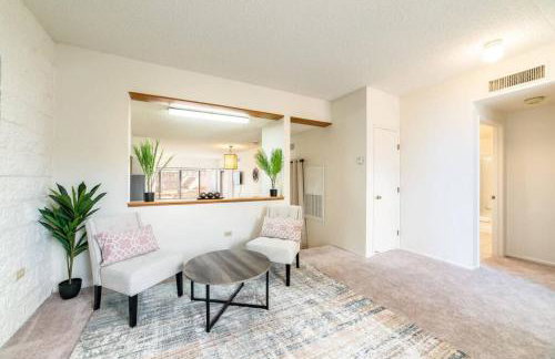 Bright Eastside 2BD 2BA Retreat w Pool and Parking - Foto 9