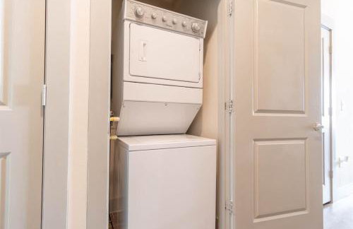 Modern 1BR Chic Retreat Pool Gym Parking - Foto 29