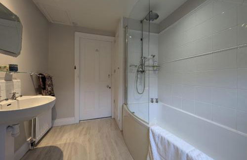 Charming 3 Bedroom Home in Jesmond - Pass the Keys - Photo 20