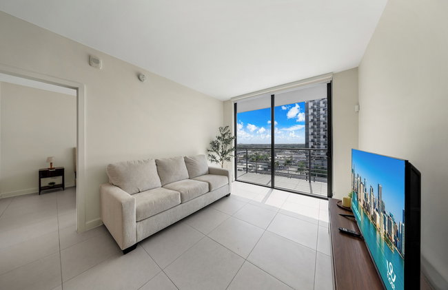 Downtown Doral Condo w-Free Parking - Foto 73