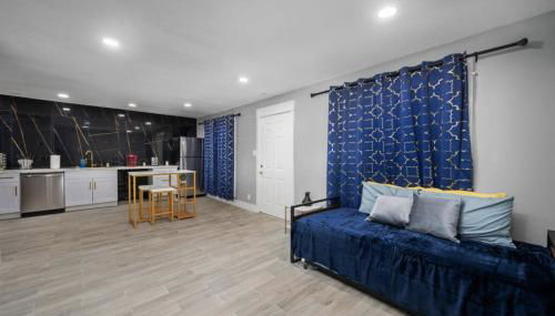 Chic Stay with Free Parking and Fast WiFi - Foto 5