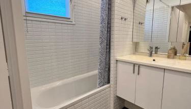 Spacious 2BR Balcony and AC - Foto 4