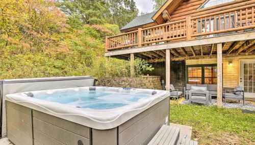Splendid Family Cabin with Hot Tub and Grill! - Foto 2