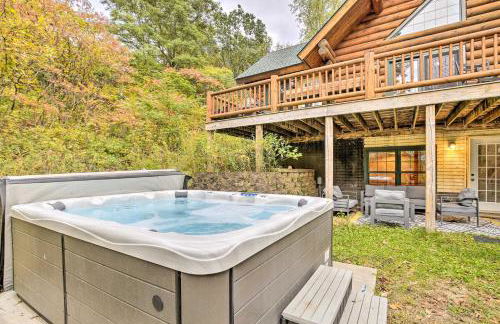 Splendid Family Cabin with Hot Tub and Grill! - Foto 2