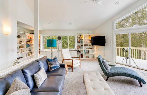 Lakefront Otis Home with Stunning Views and Boats! - Foto 3