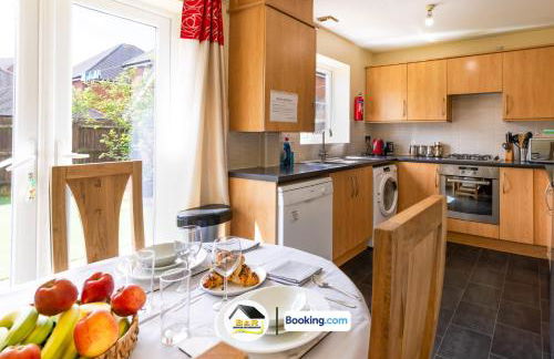 3 Bedroom House By B and R Serviced Accommodation Amesbury With Super fast Wi-Fi 145Mbps - Foto 13