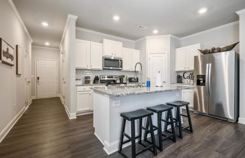 Stylish & Modern 3BR Home Near Chattahoochee River - Foto 3