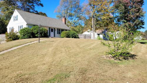 East Granby with AC and WiFi 3 minute to Bradley - Foto 2