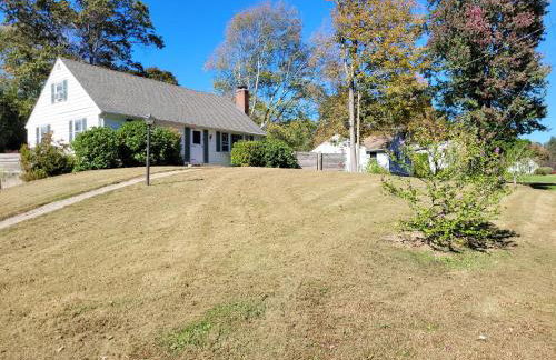 East Granby with AC and WiFi 3 minute to Bradley - Foto 2