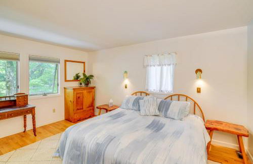 Great Barrington Lakeside Getaway with Kayak and Grill - Foto 22