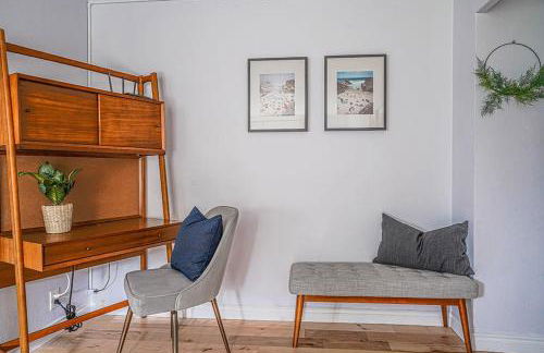 Tranquil 2BR downtown condo, Parking, King bed - Foto 9