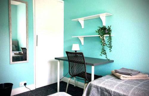 The Manchester Pad - 3BR Entire house with parking - Foto 9