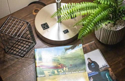 5BR Woodland Retreat on 7 Acres with a Pond - Foto 48