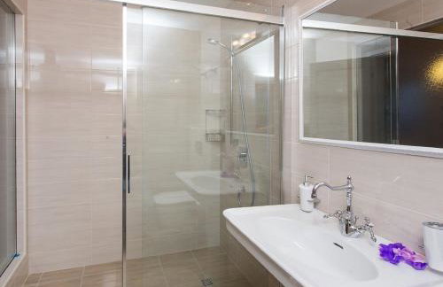 Villa Falcon Rook - Photo 21