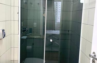 707- Apartamento Encantador, amplo e decorado, quarto, sala, cozinha, mobiliario moderno, cozinha completa com utensílios , Excelente vista da cidade e localização privelegiada no bairro Bigorrilho - Photo 4