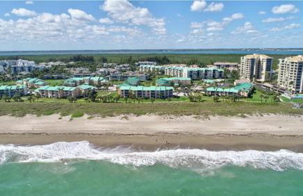 Chic Ocean Getaway - Walk to Beach, Pool & Hot Tub - Foto 17