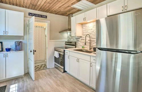 Chic Cottage with Private Yard Steps to Beach! - Foto 6