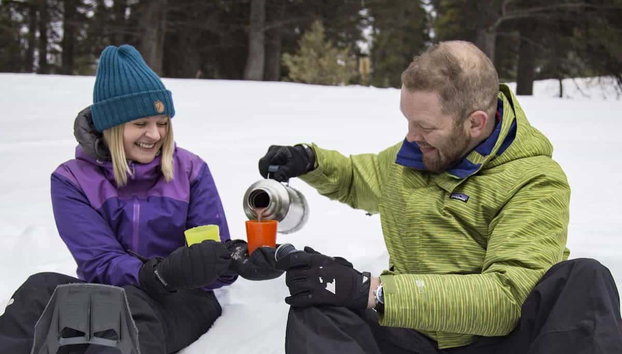 Paseo con raquetas de nieve por Banff - Foto 5, Tomando un chocolate calentito