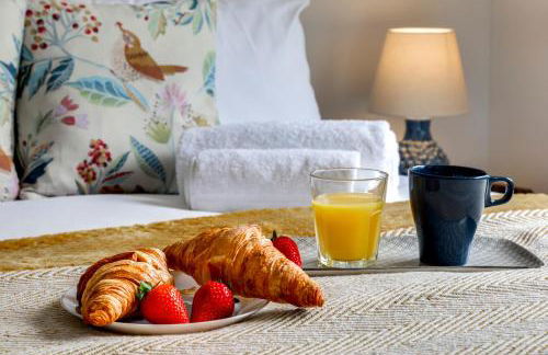 Wisteria Apt Spacious 3BR & Balcony - Photo 17