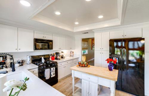 Pet-Friendly Riverside Retreat with Private Spa! - Foto 10