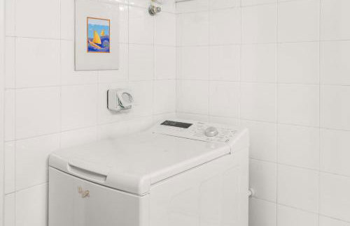 Boho Coastal Retreat with Jacuzzi, 1 min to Beach - Foto 13
