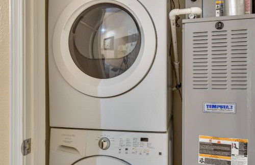 Englewood Apt with Patio in Denver Tech Center - Foto 18