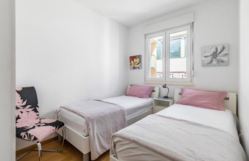 Bačvice - 2 BR , terrace,3 air conditioners, parking,elevator 3 minutes to the beach - Photo 13