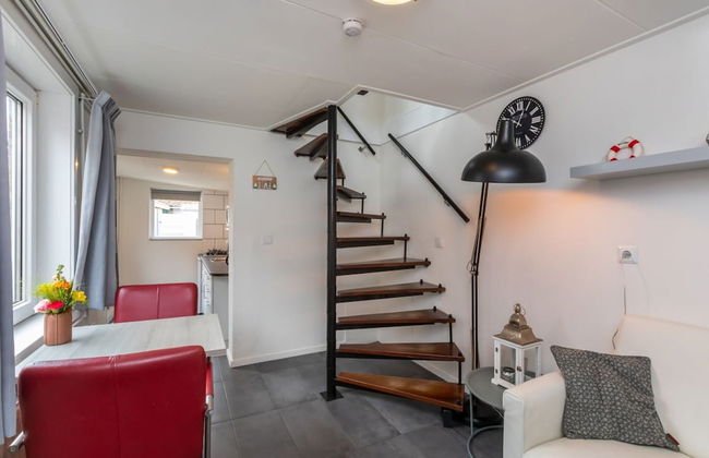 Charming Beach Getaway - Photo 7