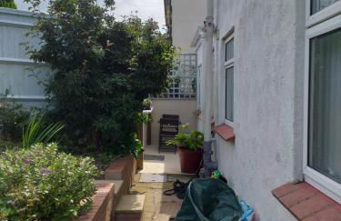 The Studio is bright, airy and comfortable. - Foto 15