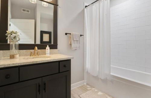 Accessible Lakeside Luxury at the 45mm w/ Private Dock, Sunset Views & More - Foto 41