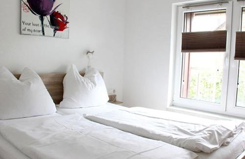 Pear - On the Fruit Tree - Foto 13