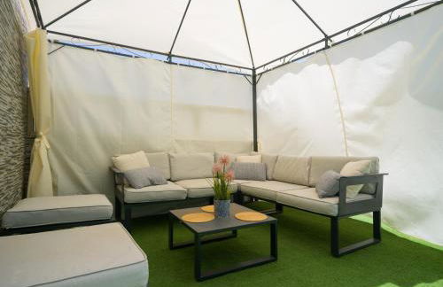 Adosado en Telde con piscina y vistas al mar - Foto 3