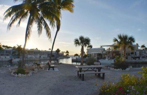 Pelican's Roost, Waterfront comfort at Venture Out - Foto 44