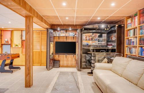 Stunning! Pocono Escape! HotTub Sauna Pool Ski Pet-Friendly Firepit Game Room Fireplace BBQ Lakes Tennis Fishing - Foto 12