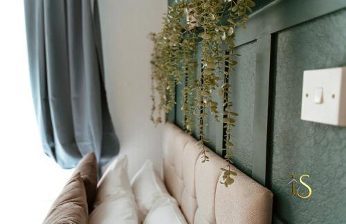 *Luke Stays Oswald Terrace* - Foto 44