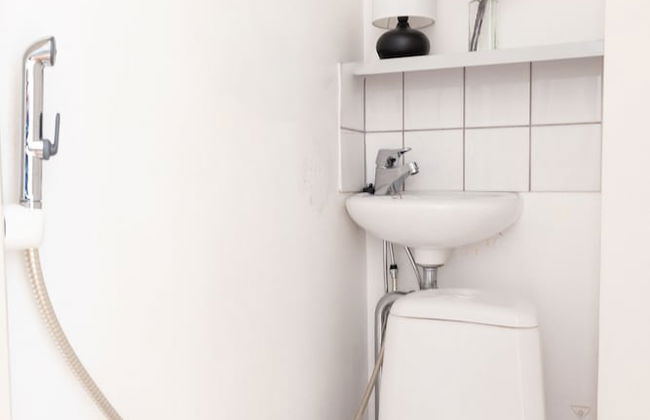 2ndhomes Spacious & Cozy 1BR Home - Photo 17