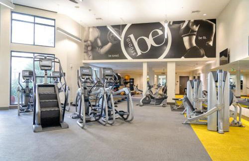 Blueground Centennial pool nr Red Morton Park SFO-852 - Foto 19