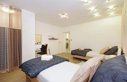 Split Symphony Garden: Modern, new Apartment (4+1), 5 min walk to ˝Firule˝ SAND BEACH, 12 min walk to CITY CENTER - Foto 8