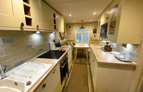 Beautiful Immaculate Aldeburgh cottage, free parking, sunny outdoor space, dog friendly - perfect for Spring seaside escapes - Foto 4