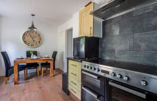 55 Incline Way - Saundersfoot Coastal Retreat with Patio & Parking - Photo 14