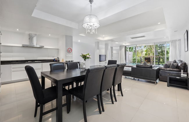 4 bedroom pool villa. 7kms to Patong - Photo 1