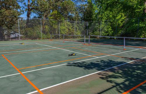 10 Acre Estate with Views Teahouse and Pickleball Court - Foto 60