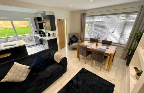 Modern Bungalow - Holiday or Contractors - Driveway Parking - Photo 32