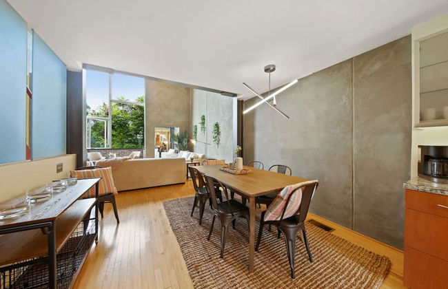 New York Style Penthouse in the Heart of the City - Photo 23