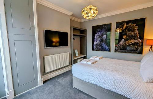 Robert Bolt House, Free Parking, 1 Minute to Metrolink - Photo 15