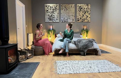 Quirky, Luxury Hideaway - Photo 38