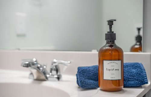 4BR Townhouse King Bed 2-Story Near NC State - Foto 27