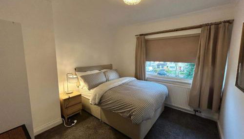 Cosy 3-Bed Retreat - Garden Parking & Bbq - Foto 2